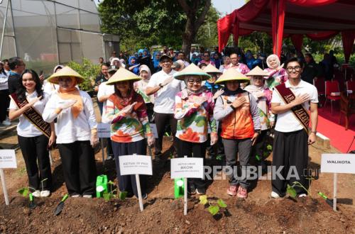Hundreds of Jakarta Community Groups Mobilise for Joint Food Planting