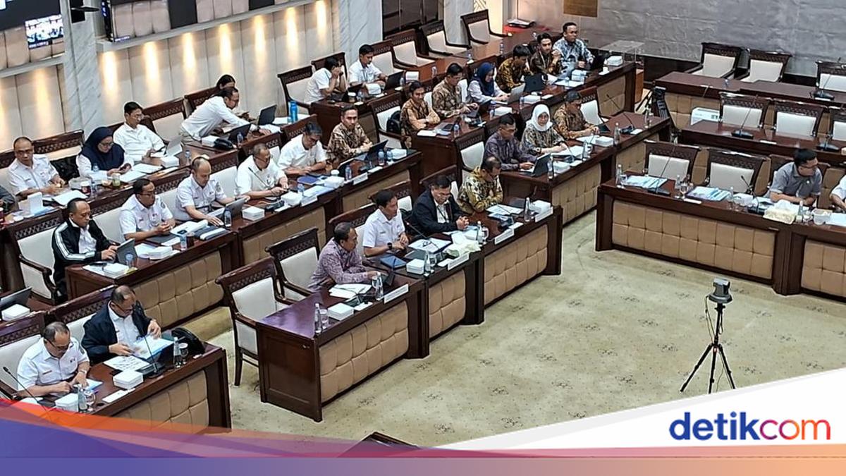 KAI and Pelni Report to Parliament on State Capital Injection for New Trains and Ships