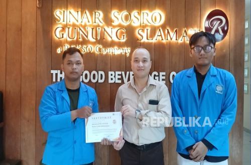 UBSI Students Create SIPINTER Application for Sosro Slawi Factory Visitors