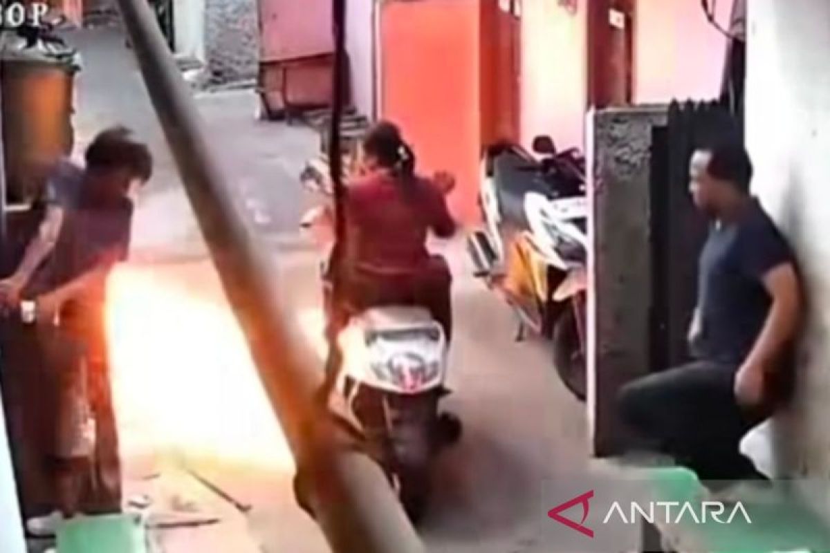 Police Investigate Molotov Cocktail Attack on Female Motorcyclist in North Jakarta