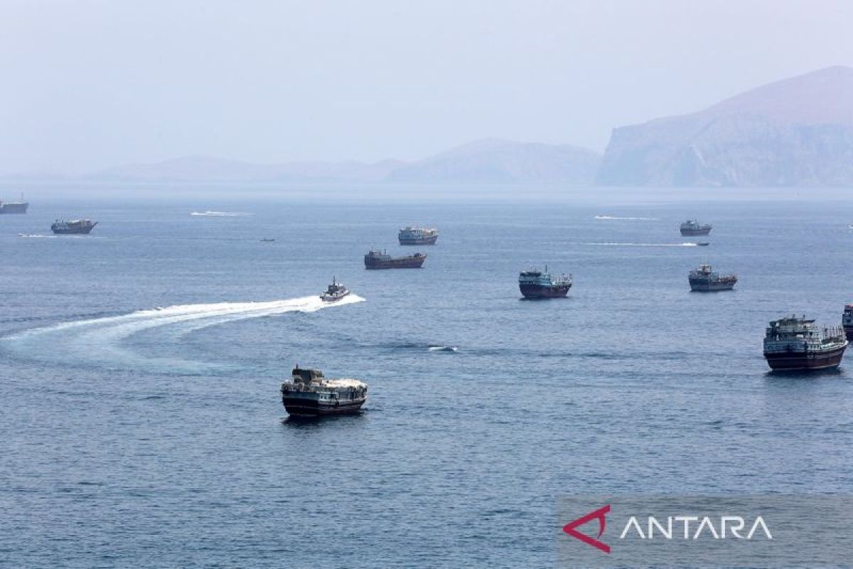 Iran and Oman to discuss Strait of Hormuz situation