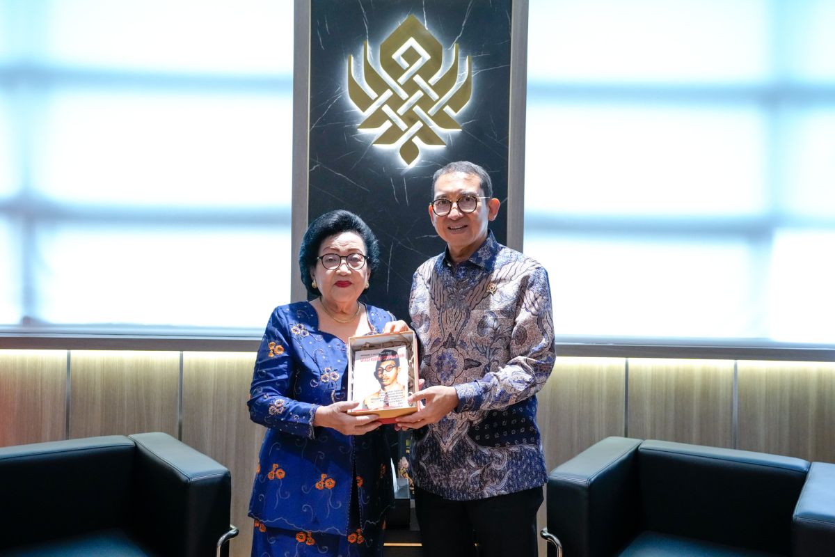 Government seeks to boost youth knowledge of national heroes