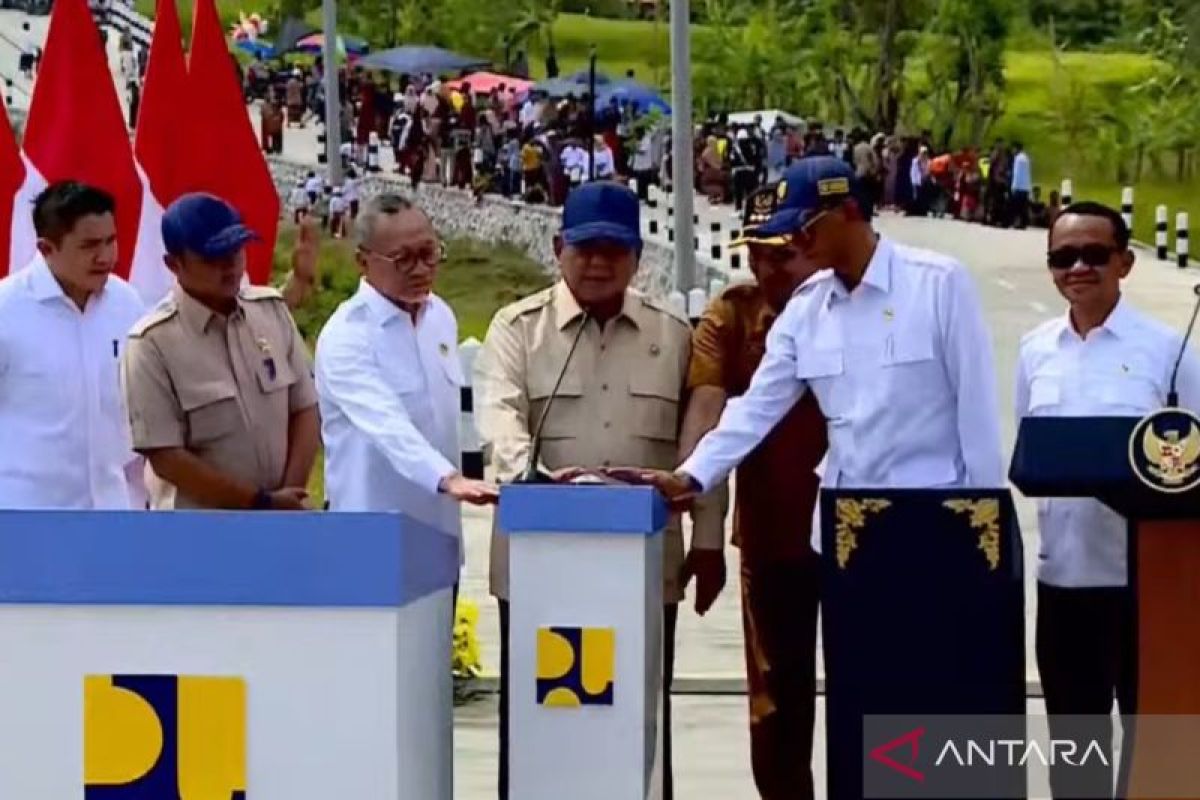 President Prabowo inaugurates 1,151 km of regional roads across Indonesia