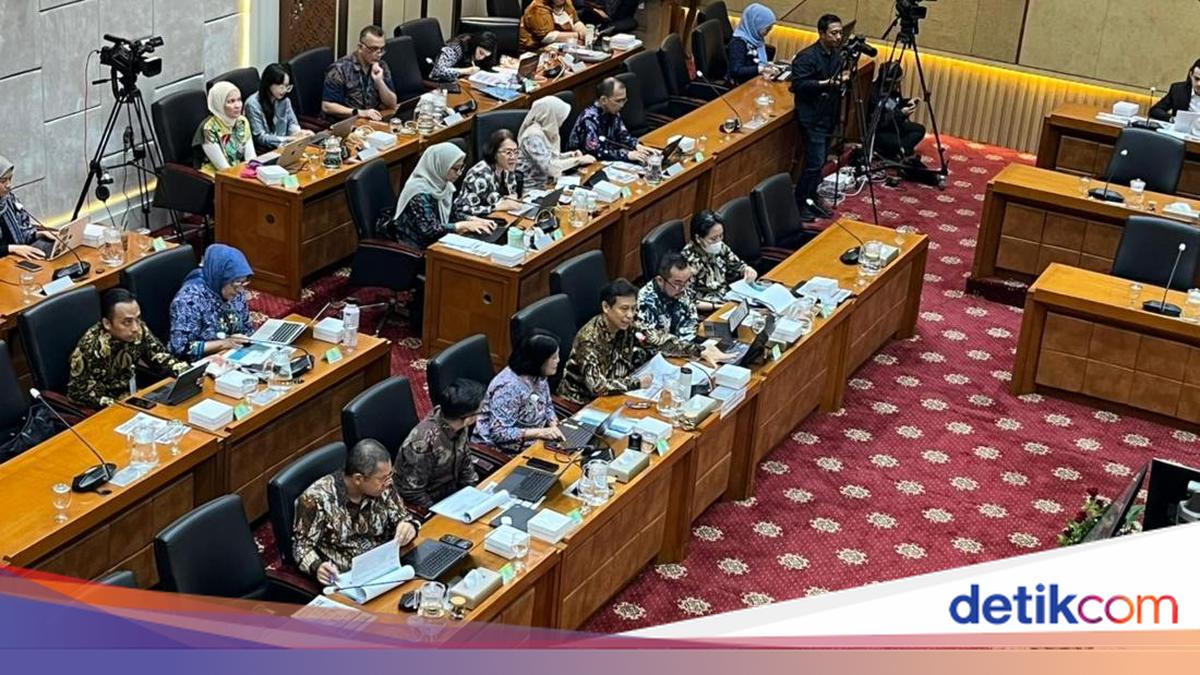Health Minister Baffled by Rise in Anti-Vaccine Sentiment
