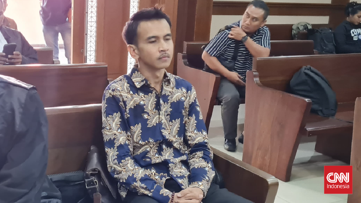 Adam Deni Damages Shopfront and Threatens with Airsoft Gun, Police Conduct Urine Test