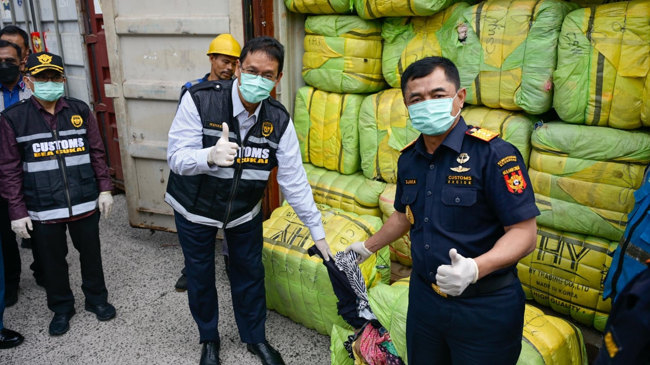 Customs Seize 43 Containers of Illegal Used Clothing Imports Worth Rp 37.5 Billion