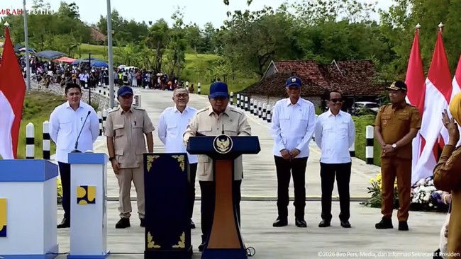 Accompanied by Public Works Minister, Prabowo Inaugurates Over 1,000 Km of Regional Roads