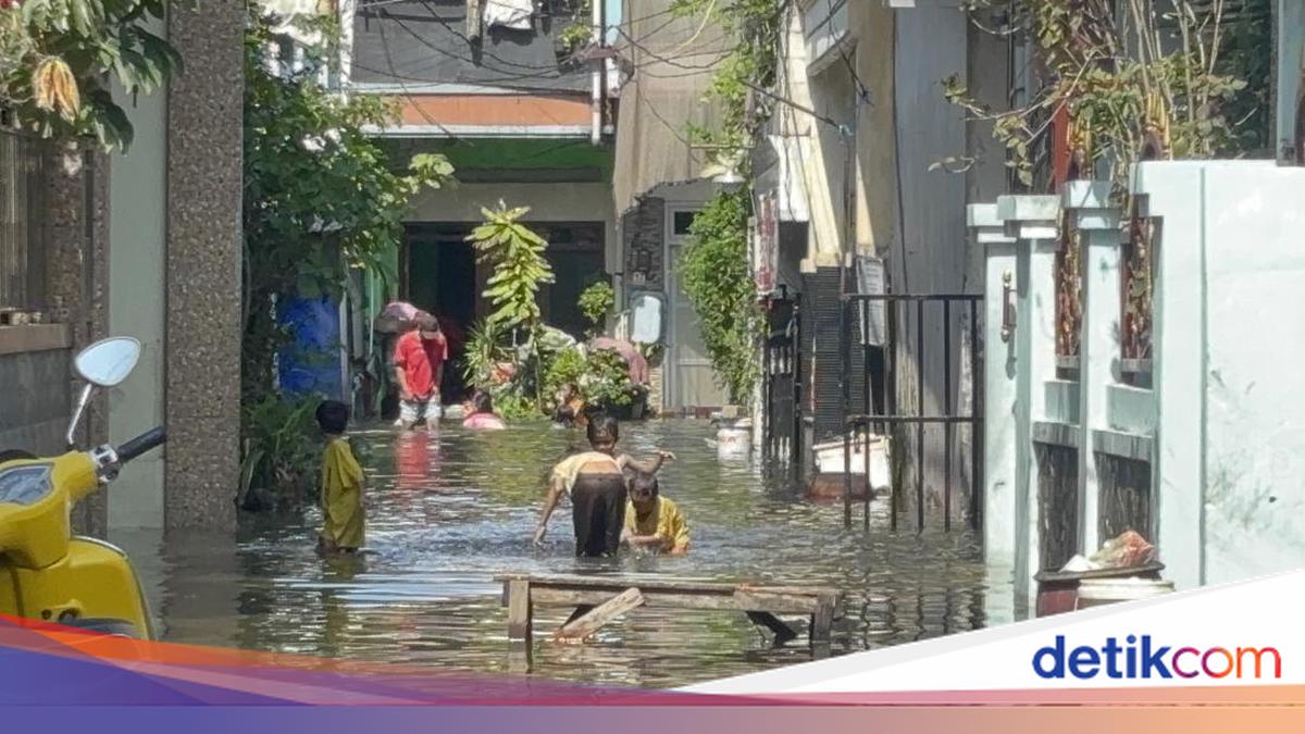 Flooding Hits Multiple Locations in Surabaya, Water Levels Reach 50 cm