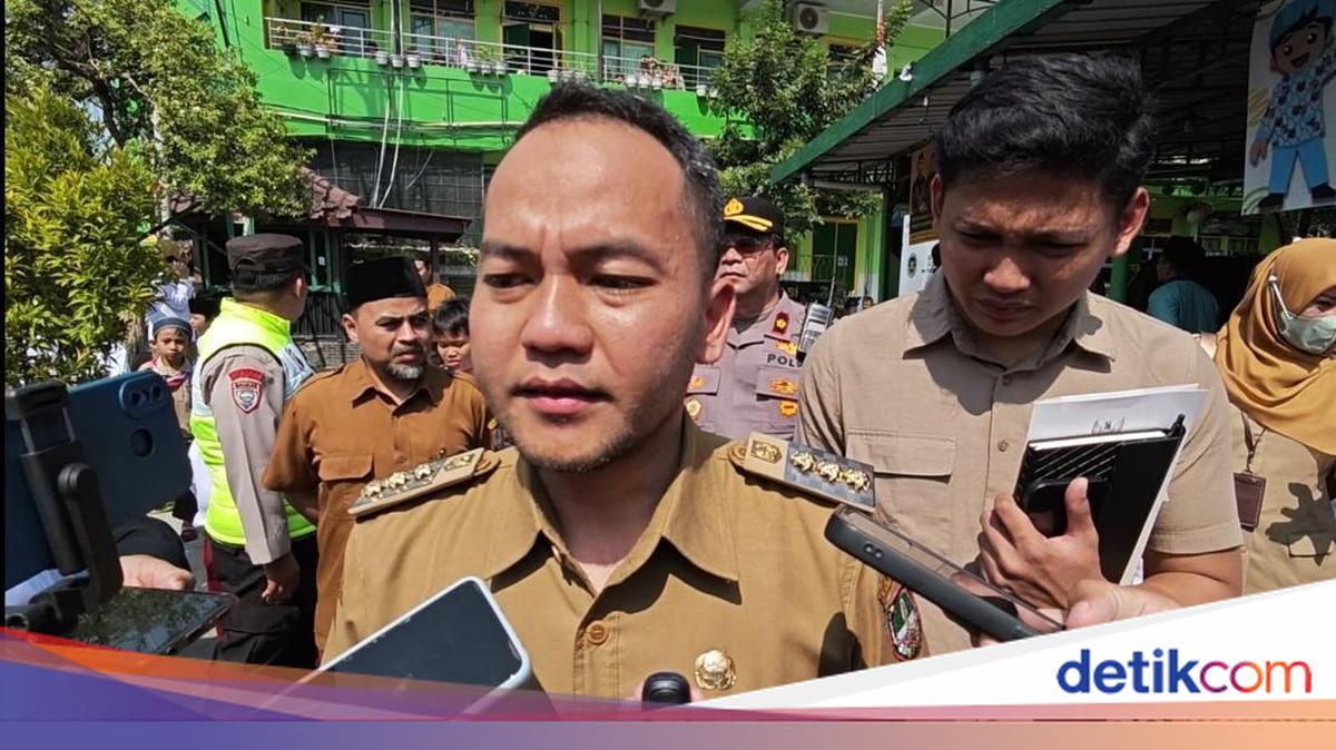 Solo Mayor Ready to Apologise After Gerindra Protests Jokowi Birthday Billboards