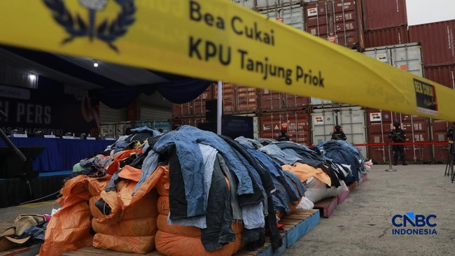 Chronology of 43 Used Clothing Containers at Priok and Stockpiling in West Kalimantan