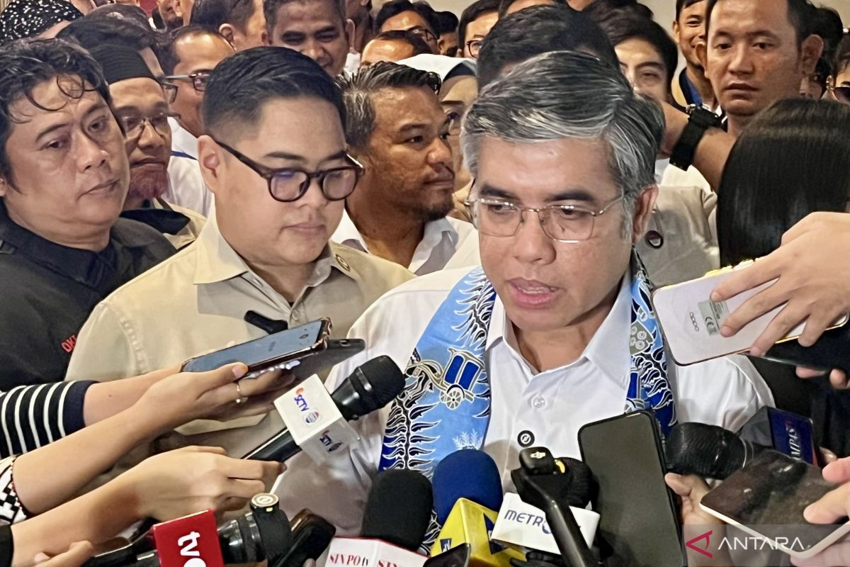 Manpower Minister monitors potential layoffs, prepares mitigation measures
