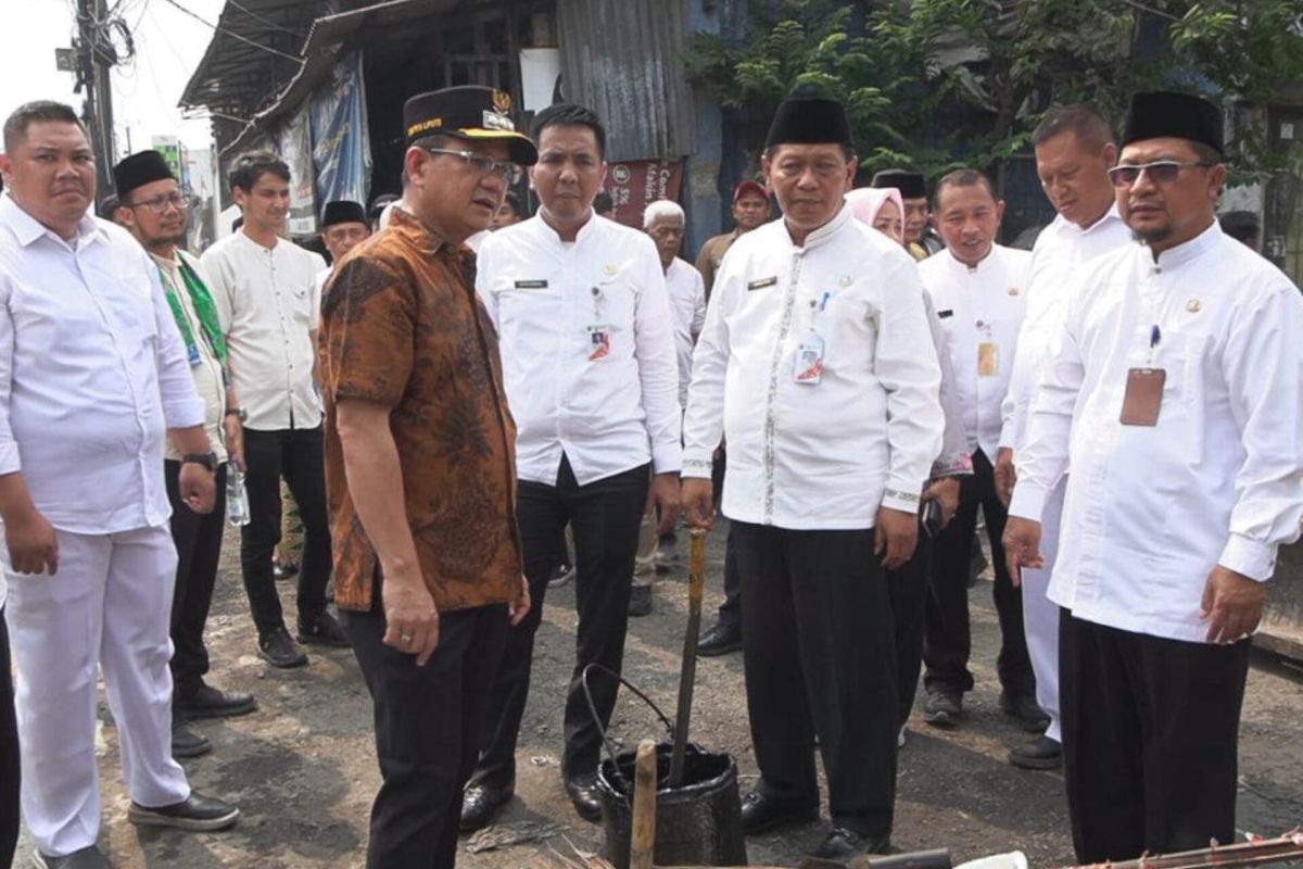 South Jakarta Administration Builds Water Channel on Jalan Muchtar Raya to Tackle Flooding