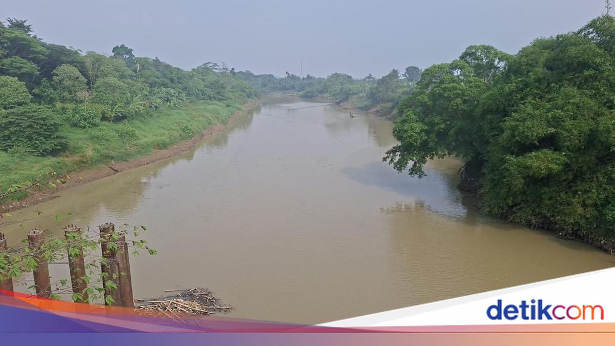Current Condition of the Ciujung River in Serang After Turning Black