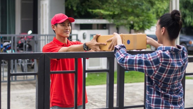 E-commerce Giant JD.com Founder Says Courier Jobs Will Soon Be Extinct