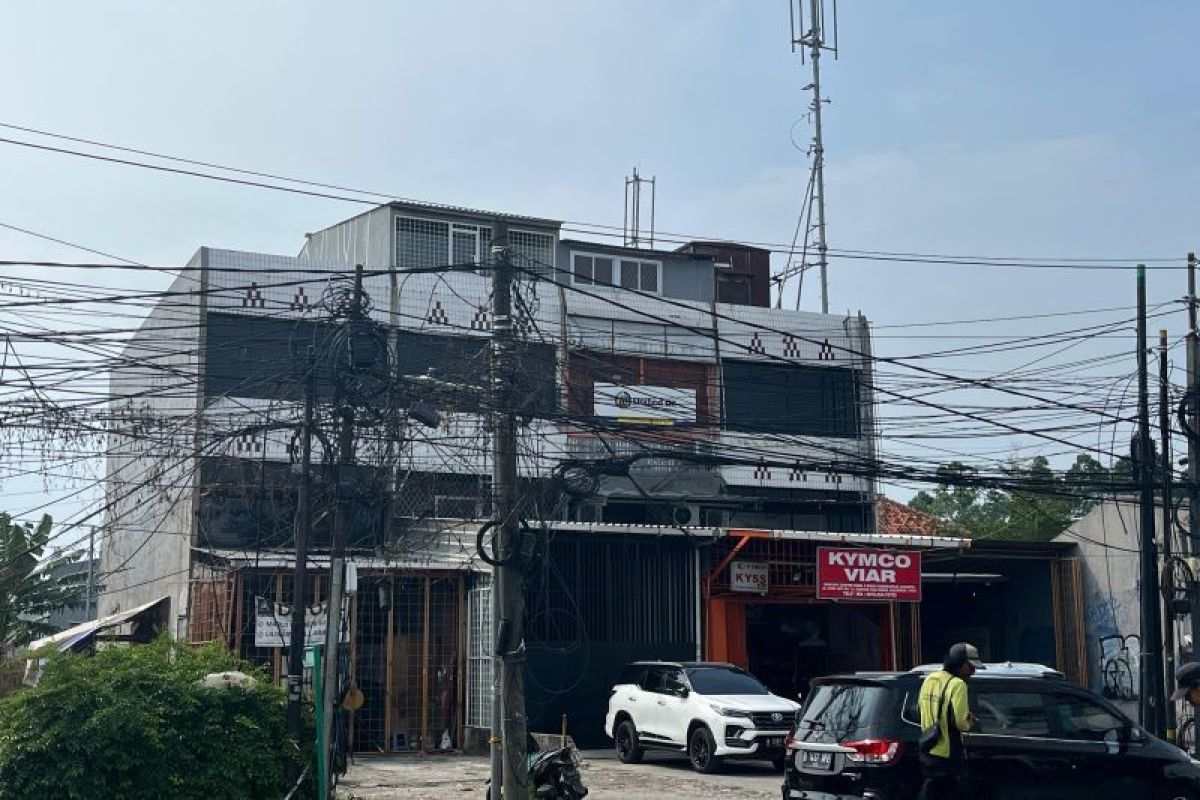 Tangled Cables in Kalideres, West Jakarta, Increasingly Worry Residents
