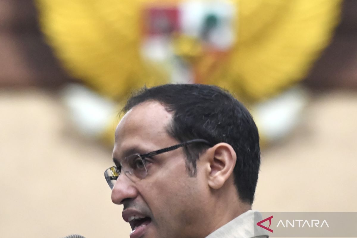 Nadiem likens his Kemendikbudristek team to protesting students
