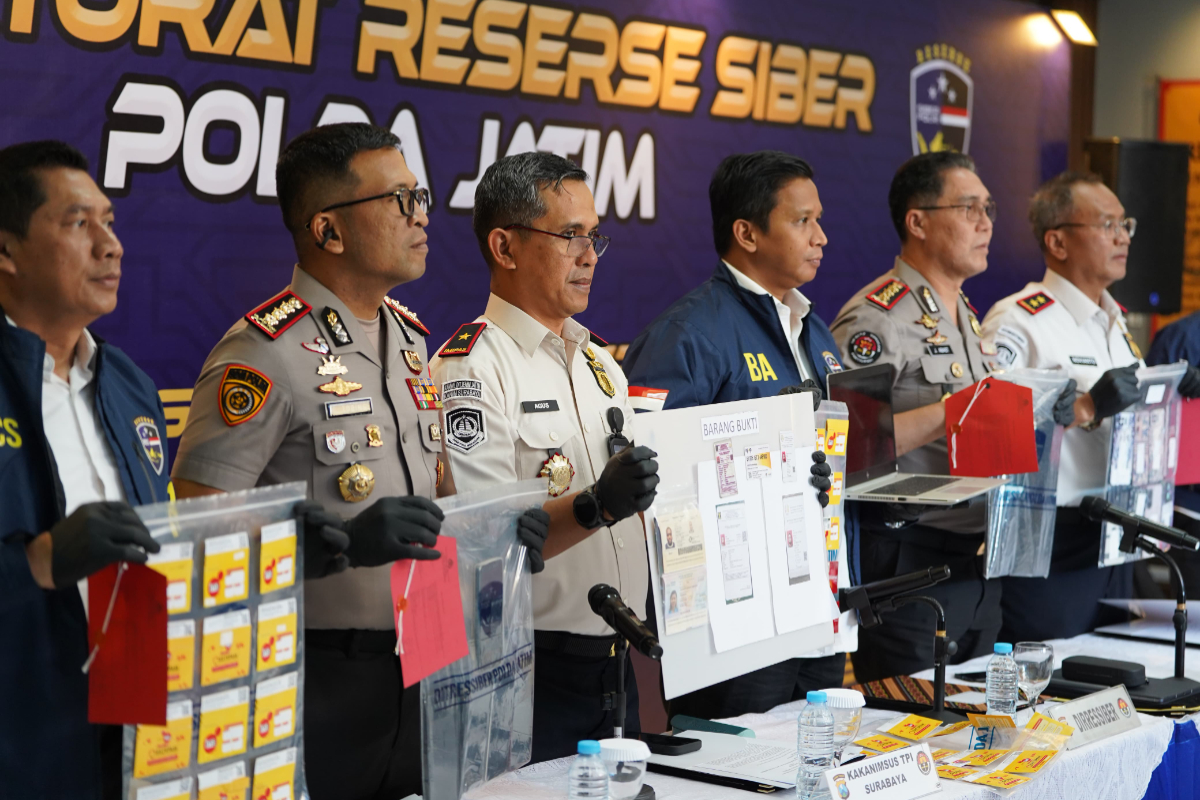 International Love Scamming Syndicate Busted in Surabaya, Four Foreign Nationals Arrested
