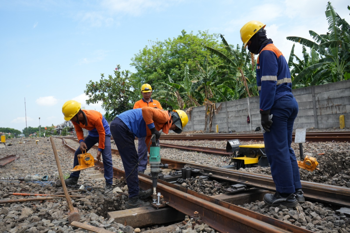 KAI Daop 8 Surabaya Tightens Rail Line Monitoring Amid Extreme Weather