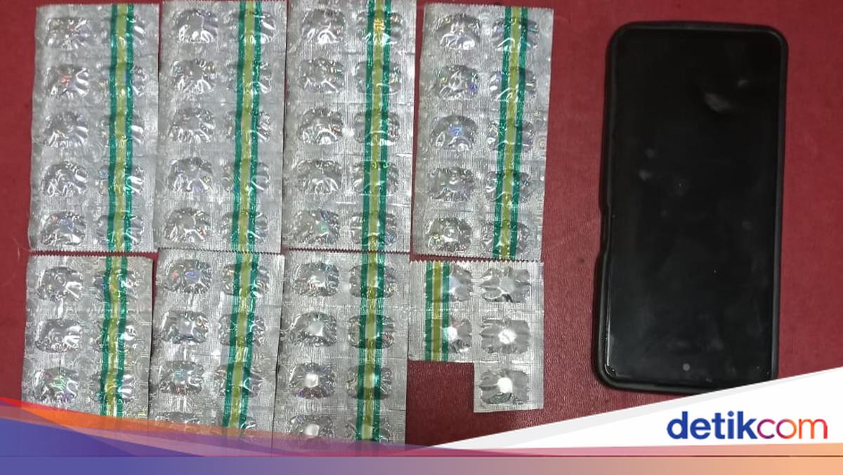 Man Arrested in Depok During COD Transaction for Prescription Drugs, 88 Tramadol Pills Seized