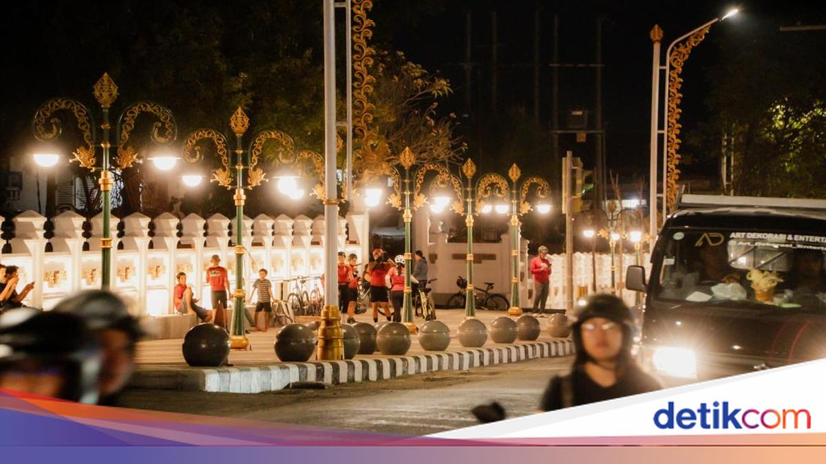 75 Lights Illuminated, Singaraja's Ground Zero Shines Bright at Night