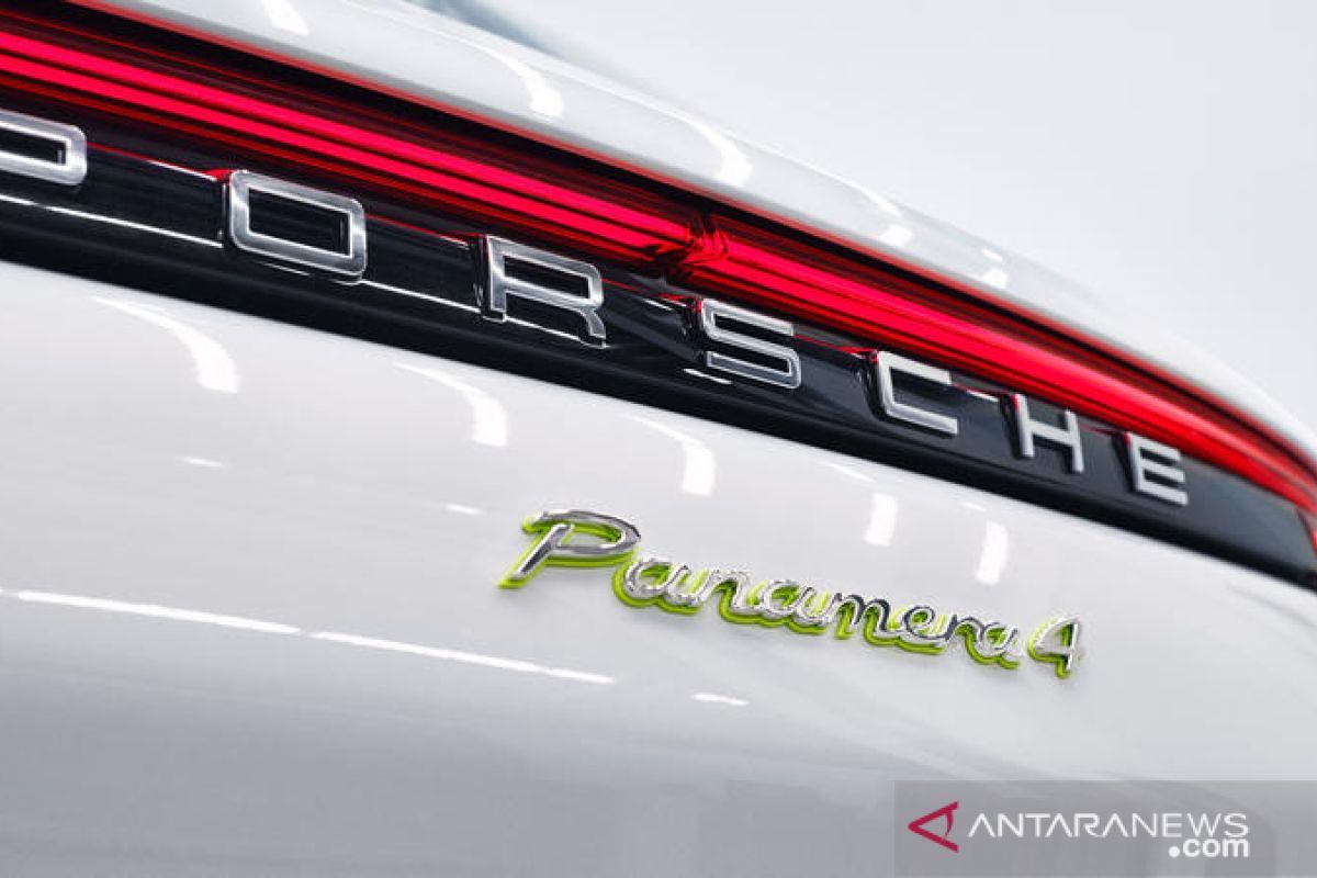 Porsche prepares new strategy as profit margin slumps to 1.1 percent
