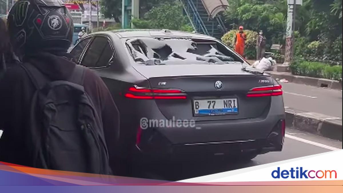 BMW Damaged by Mob After Hitting Motorcycle in West Jakarta Ends Peacefully