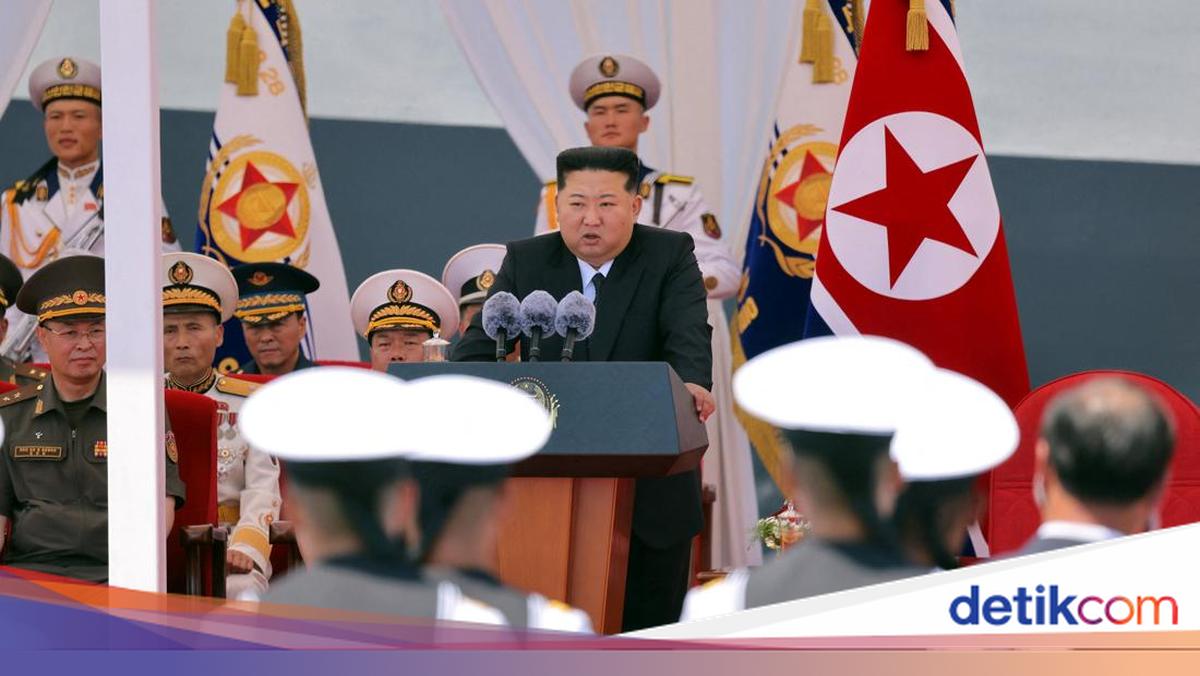 Kim Jong Un Equips North Korean Navy with Nuclear Weapons, Plans 10,000-Ton Warship