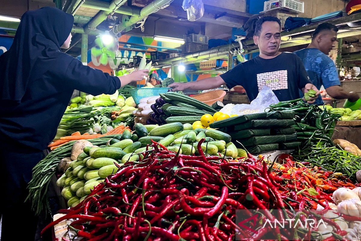 Red chilli pepper reaches Rp71,600 per kg, chicken eggs at Rp29,800 per kg on Wednesday morning