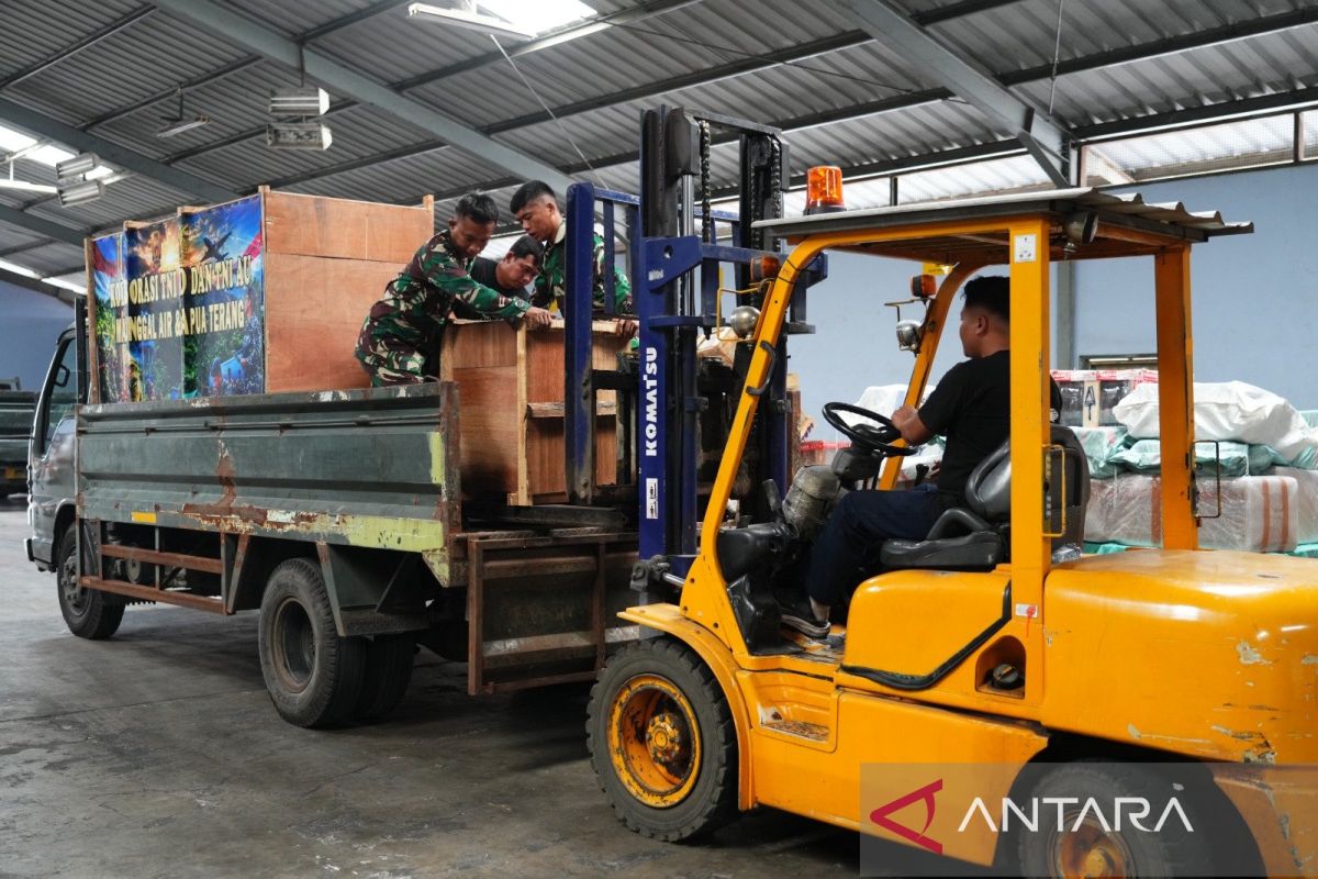 Indonesian Army Builds Clean Water Points and Power Sources for Papua Residents