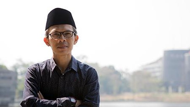 Political Observer Ujang Komarudin Appointed as INKA Commissioner