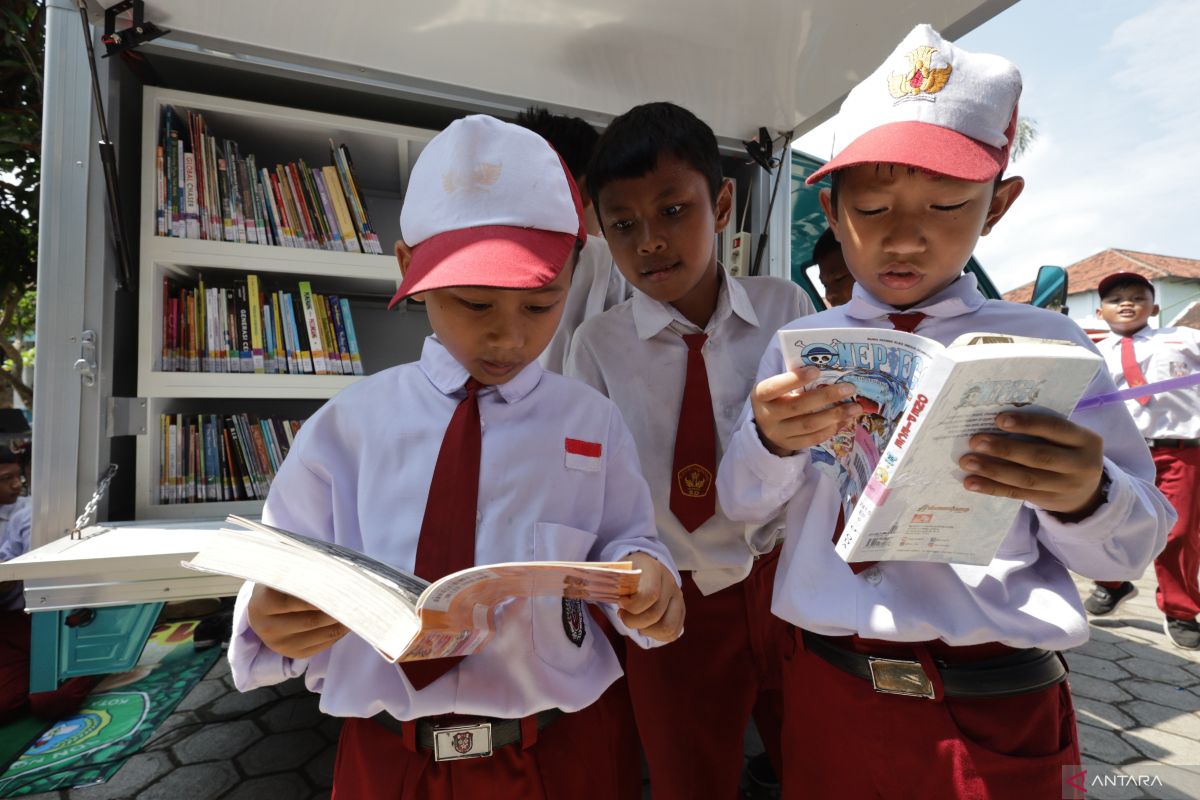Education Costs Continue to Rise, Parents Urged to Plan School Funds Early