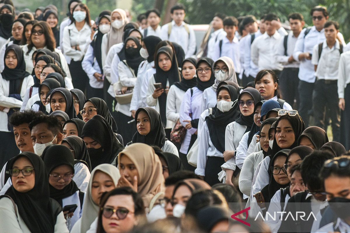 Queue of Candidates for Regular Job Training Selection