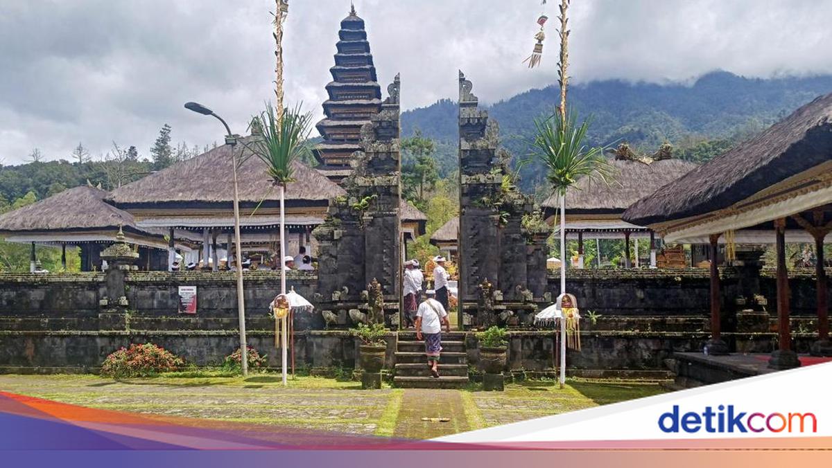 Mount Agung Climbing Routes Closed Until 2 July for Pujawali Ceremony