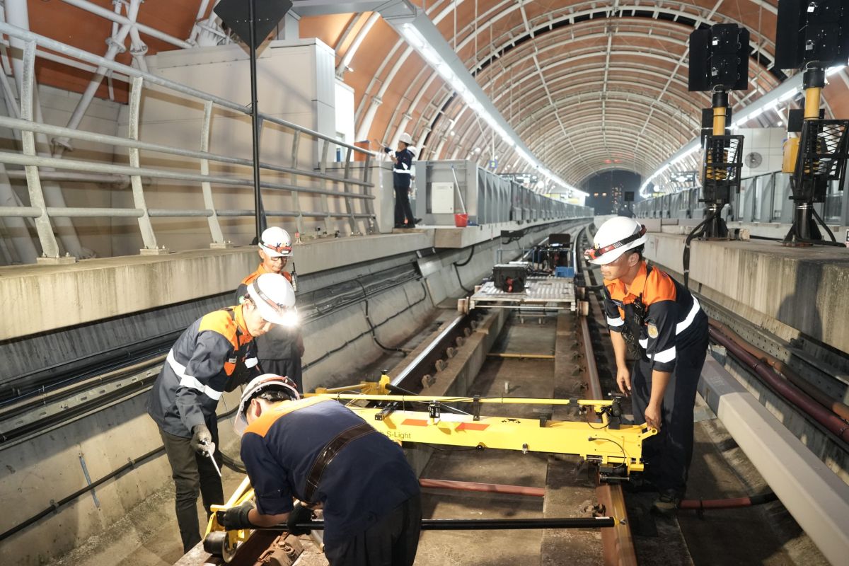 LRT Jabodebek Maintains Plinth Track Infrastructure for Safety and Reliability
