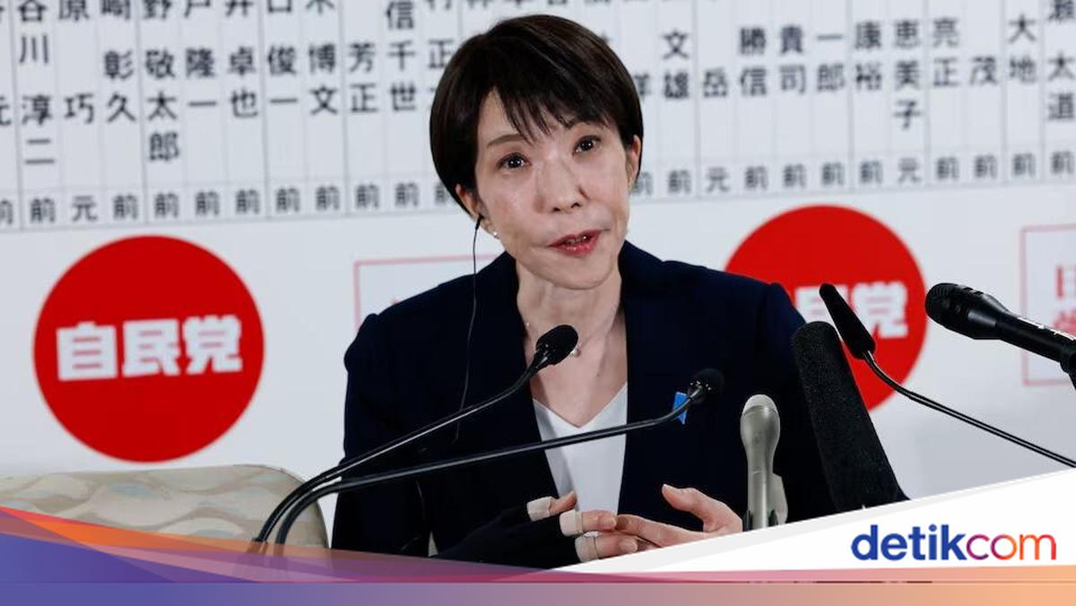 Japanese PM Heckled by Angry Protesters at WWII Commemoration