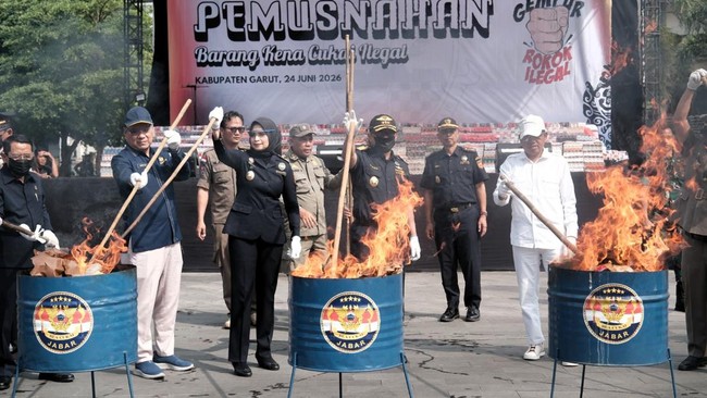 Customs and Excise Destroys 44 Million Illegal Cigarettes Worth IDR 65 Billion
