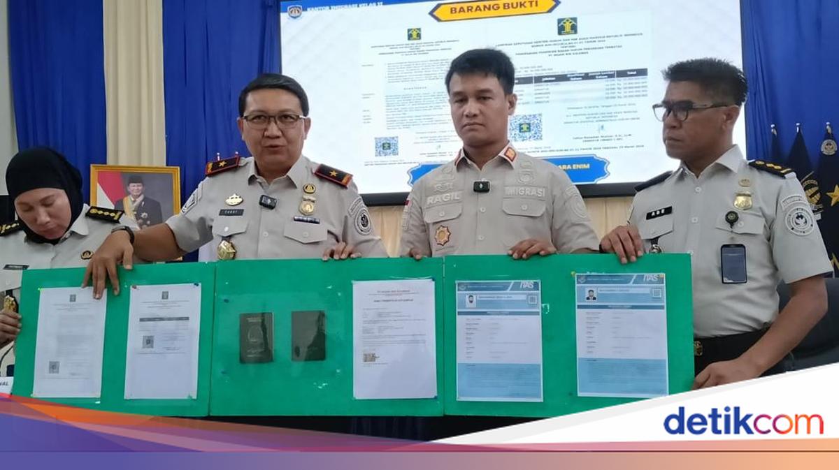 Two Pakistani Nationals Deported from South Sumatra for Falsifying Investor Visa Data