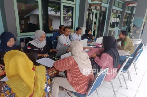 Parents Posing as Officials Attempt to Sway SPMB Admissions at Semarang State High Schools