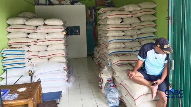 Strange Phenomenon Hits Cipinang Rice Wholesale Market, Traders Cry Out
