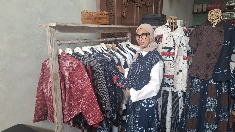 Rising from Layoffs, Dara Baro Transforms Fabric Scraps into World-Class Wastra Fashion