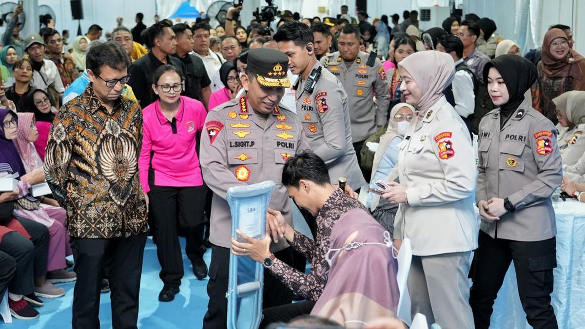 National Police Chief Distributes 6,000 Social Aid Packages for 80th Bhayangkara Anniversary