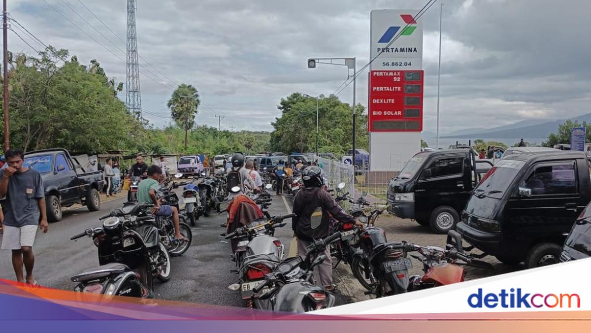Fuel Prices in Lembata Hit Rp 50,000 per 1.5-Litre Bottle Amid Supply Issues