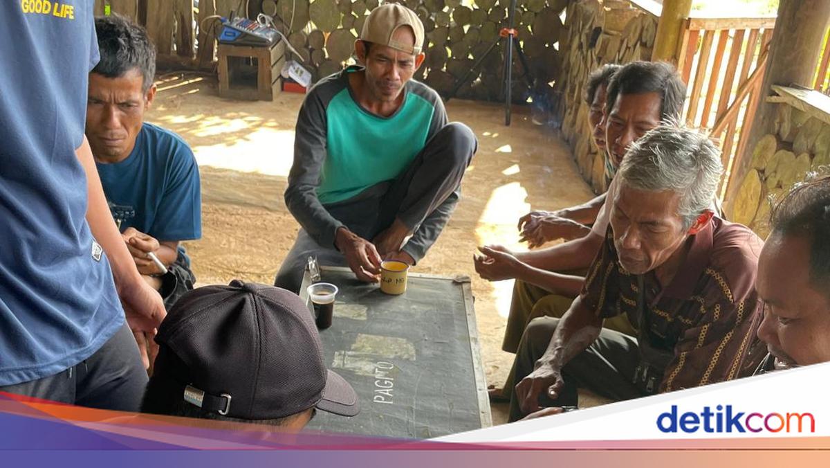 Pandeglang Government Responds to Villagers' Blood Petition for Road Repair
