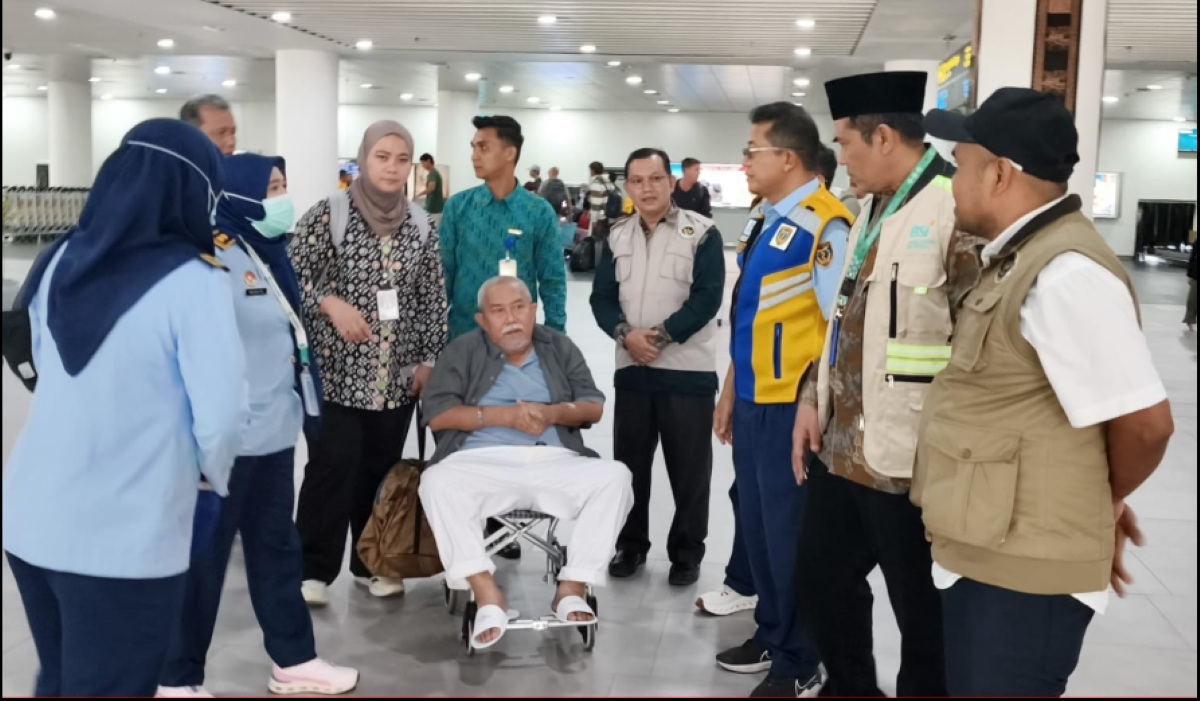 Two Hajj Pilgrims from West Sumatra Return to Padang, Five Still Hospitalised