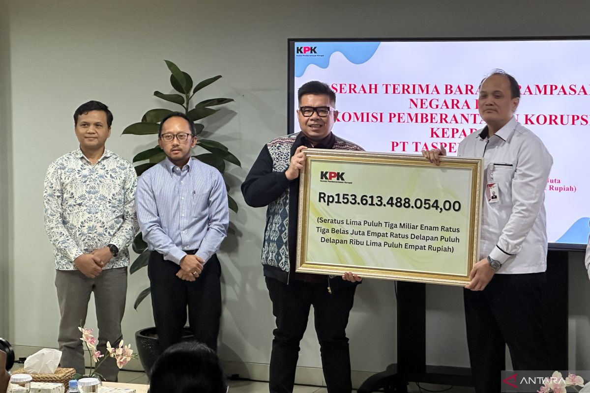 KPK Hands Over IDR 153 Billion in Seized Assets to TASPEN