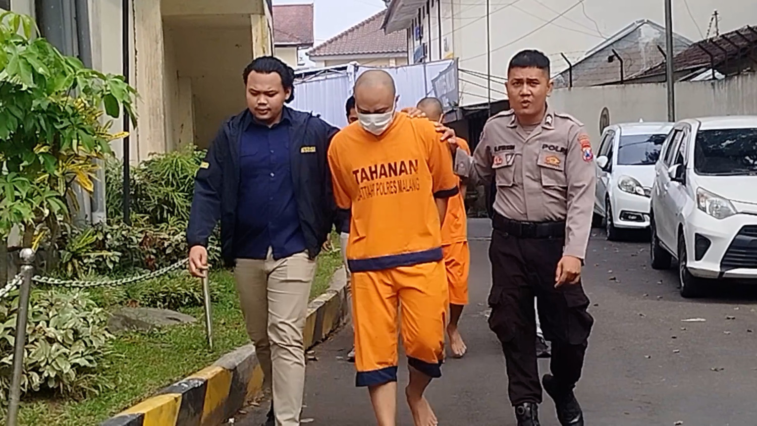 Two Fraudsters Posing as Provincial Employees Swindle Hundreds in Malang