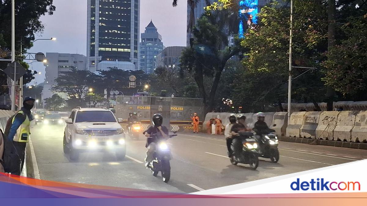 Demonstration Disperses, Jalan Medan Merdeka Selatan Towards Gambir Reopens