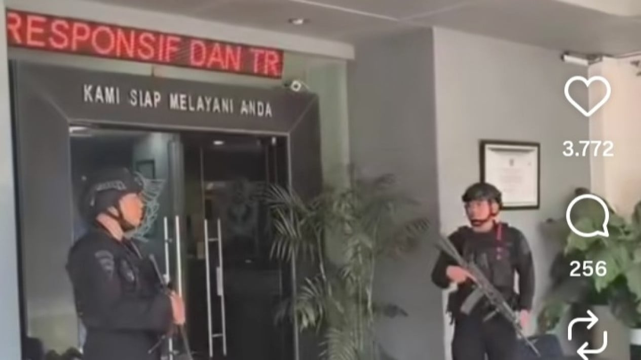 Juanda Customs Office Raid Uncovers Alleged Scheme to Sell Refurbished Phones as New