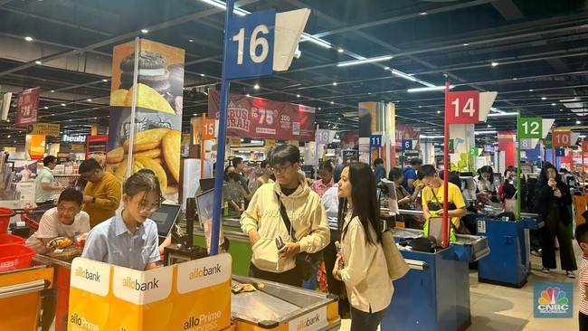 Indonesia Fortunate to Have Solid Economy, Consumer Spending Proves Saviour