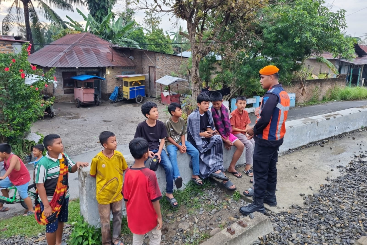 KAI North Sumatra Urges Public to Stay Away from Railway Tracks